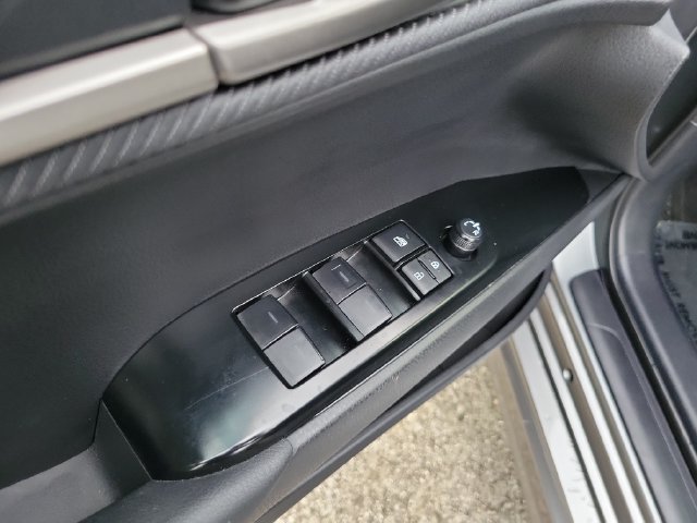 Used 2025 Toyota Camry SE FWD image 13
