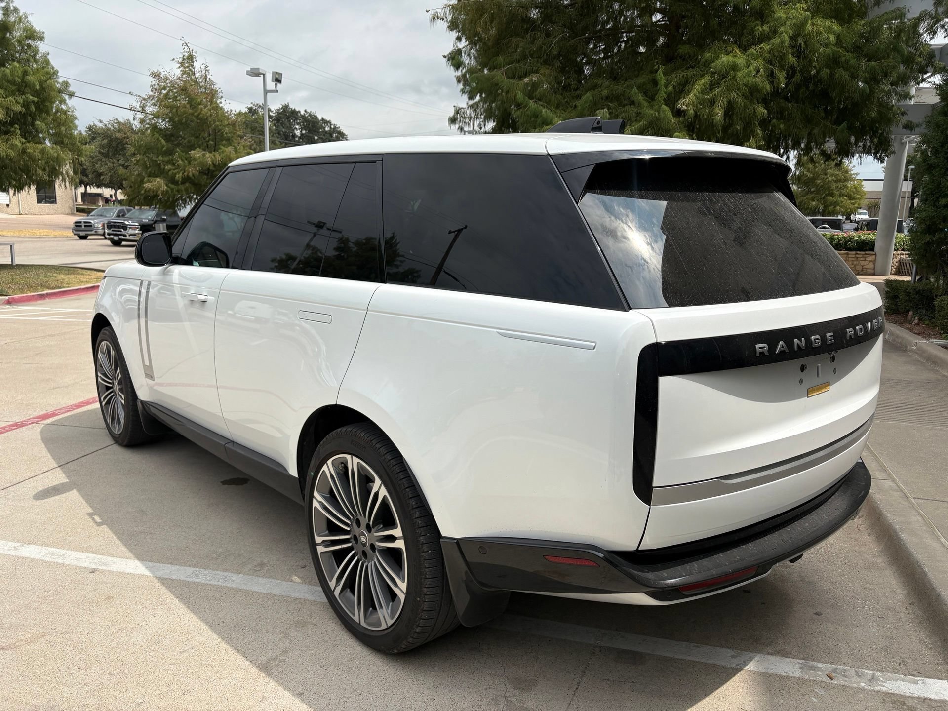 Used 2025 Land Rover Range Rover Autobiography AWD/4WD image 6