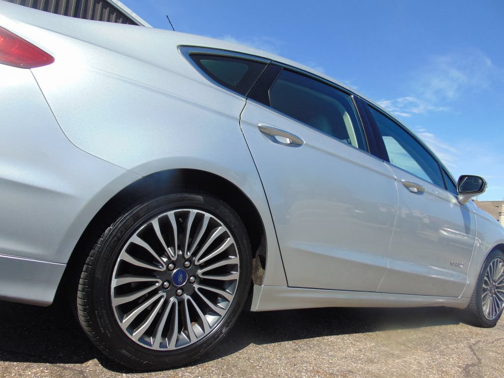 Used 2018 Ford Fusion Titanium FWD image 15