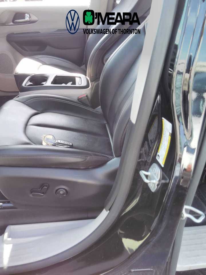 Used 2024 Chrysler Pacifica Limited FWD image 8