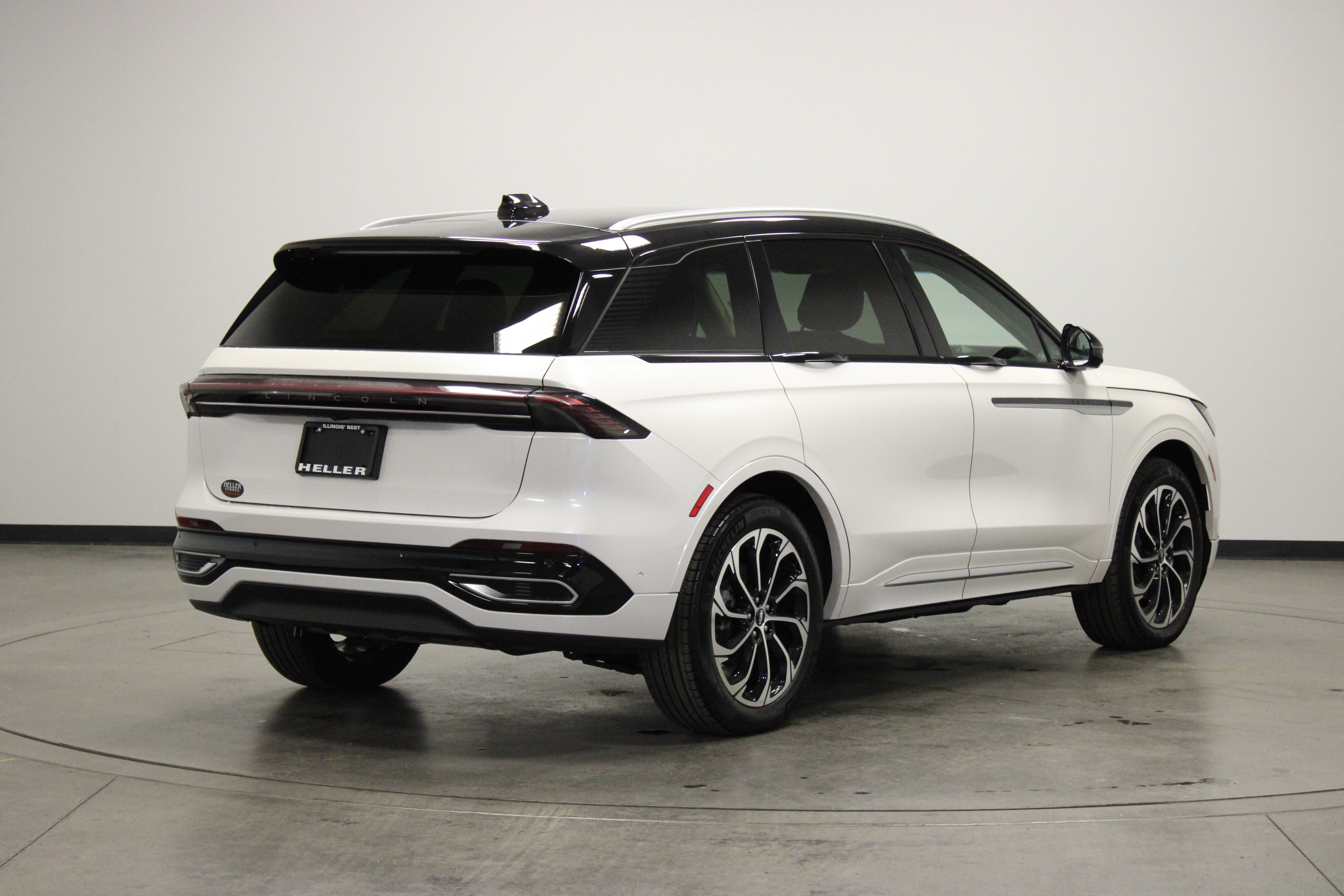 Used 2024 Lincoln Nautilus Reserve w/ Equipment Group 202A image 9