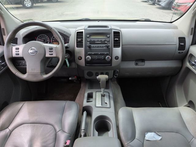 Used 2011 Nissan Frontier SL w/ Moonroof Pkg image 8