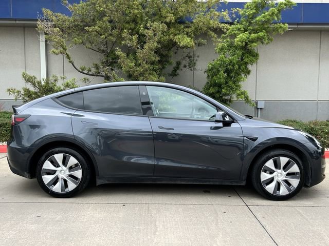 Used 2024 Tesla Model Y Long Range AWD/4WD image 3