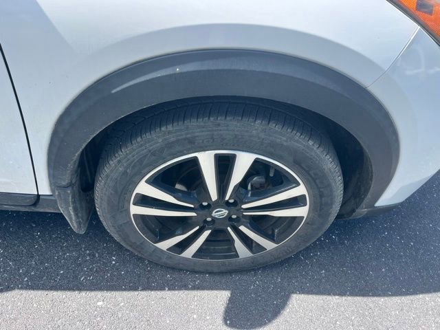 Used 2019 Nissan Kicks SV image 9