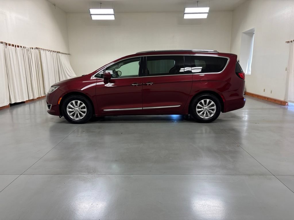 Used 2019 Chrysler Pacifica Touring-L FWD image 5