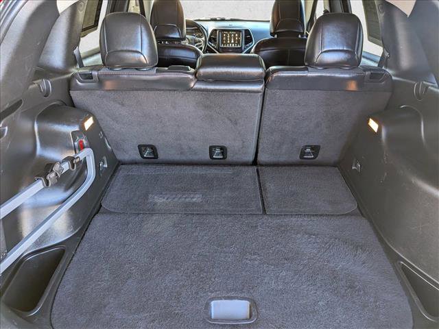 Used 2017 Jeep Cherokee Trailhawk w/ Cold Weather Group image 19