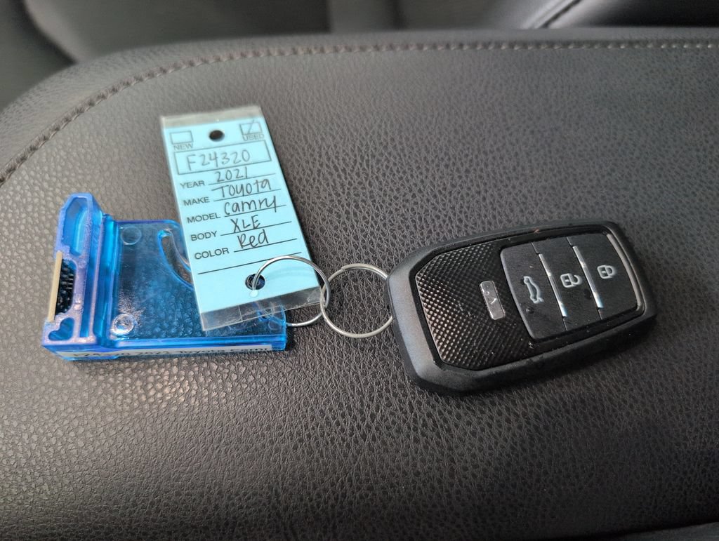 Used 2021 Toyota Camry XLE FWD image 14