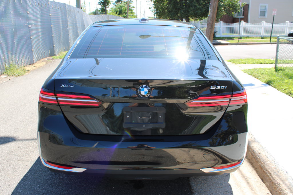 Used 2024 BMW 530i xDrive w/ Convenience Package AWD/4WD image 6