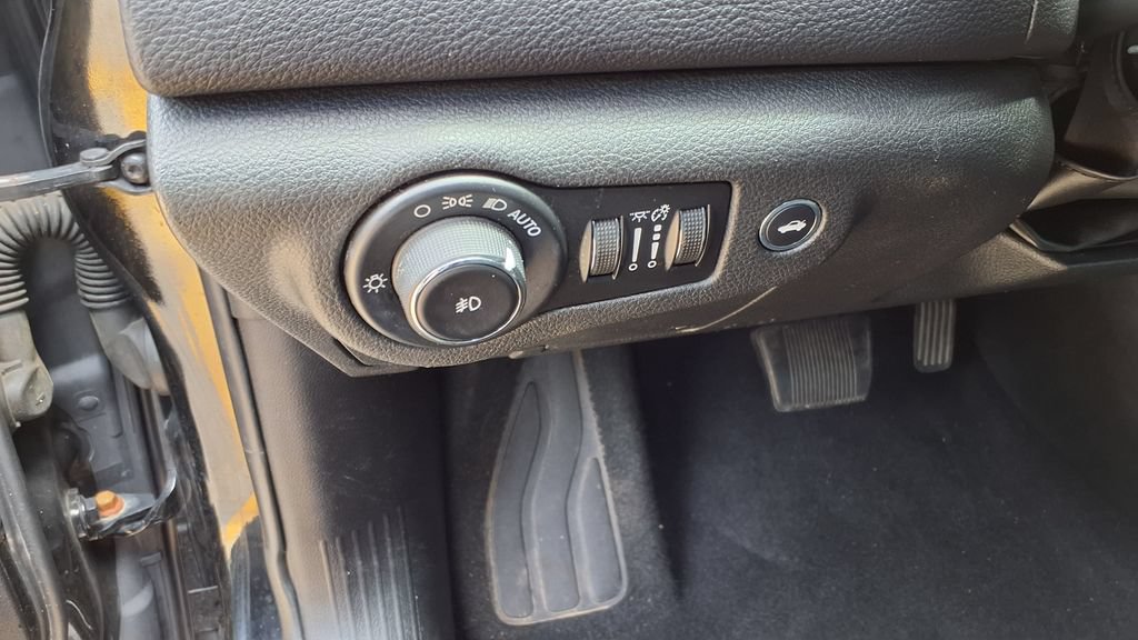 Used 2015 Chrysler 200 C w/ Navigation & Sound Group I FWD image 23