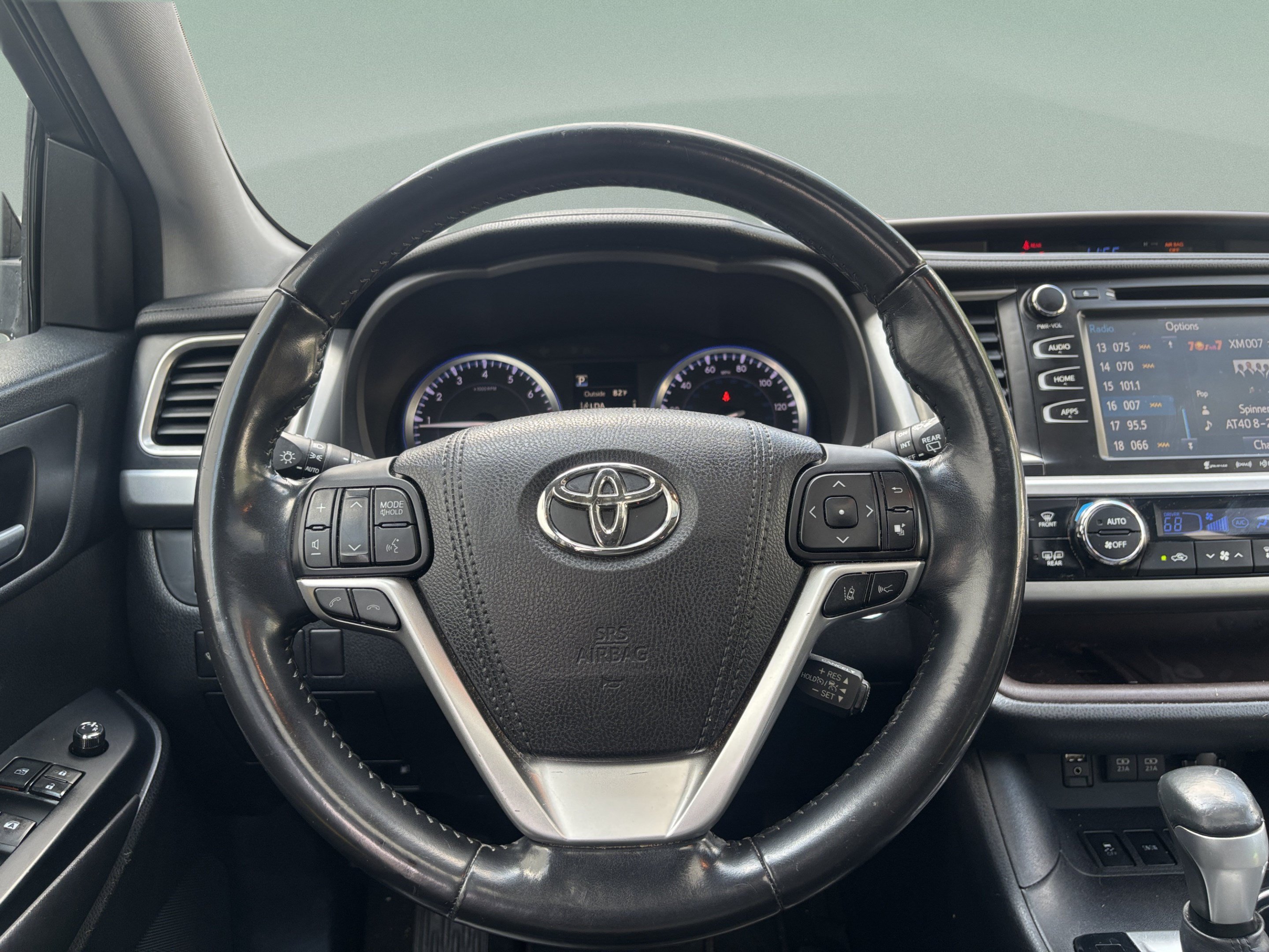 Used 2017 Toyota Highlander XLE FWD image 8