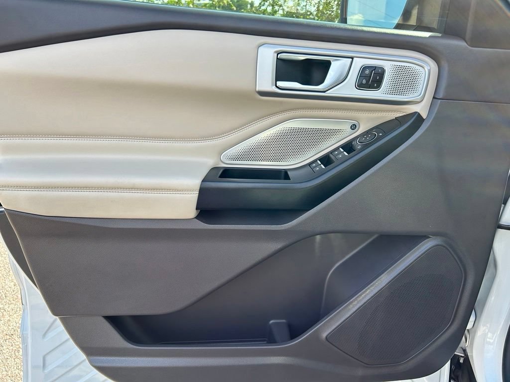 Used 2020 Ford Explorer Platinum w/ Premium Technology Package AWD/4WD image 19