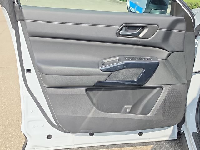 Used 2026 Nissan Pathfinder SV FWD image 18