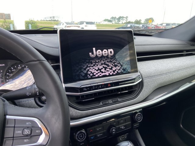 Used 2024 Jeep Compass Latitude AWD/4WD image 37