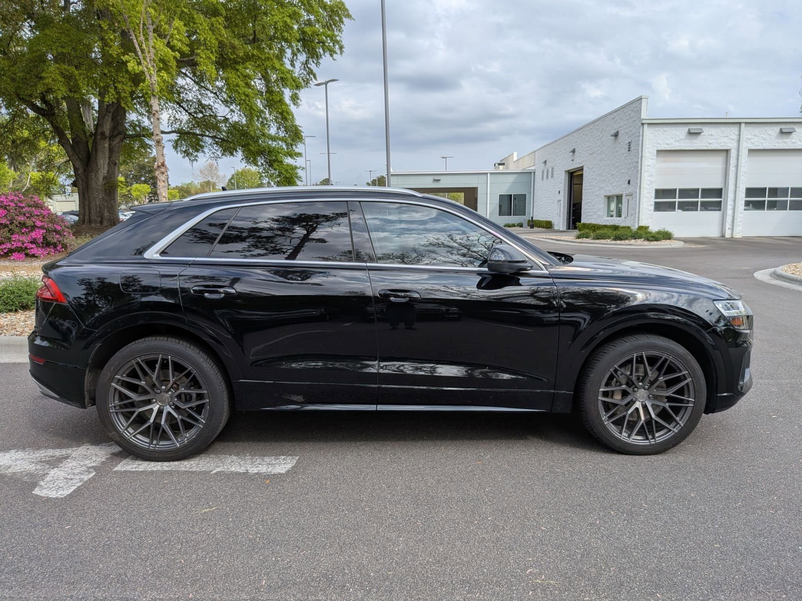 Used 2019 Audi Q8 Premium image 2