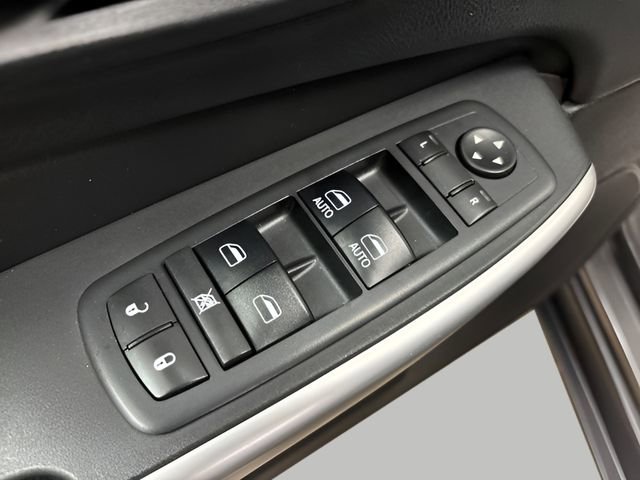 Used 2018 Jeep Cherokee Latitude Plus w/ Comfort/Convenience Group image 11