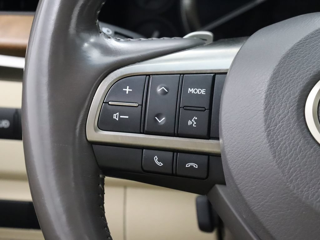 Used 2017 Lexus LX 570 4WD w/ Luxury Package image 18