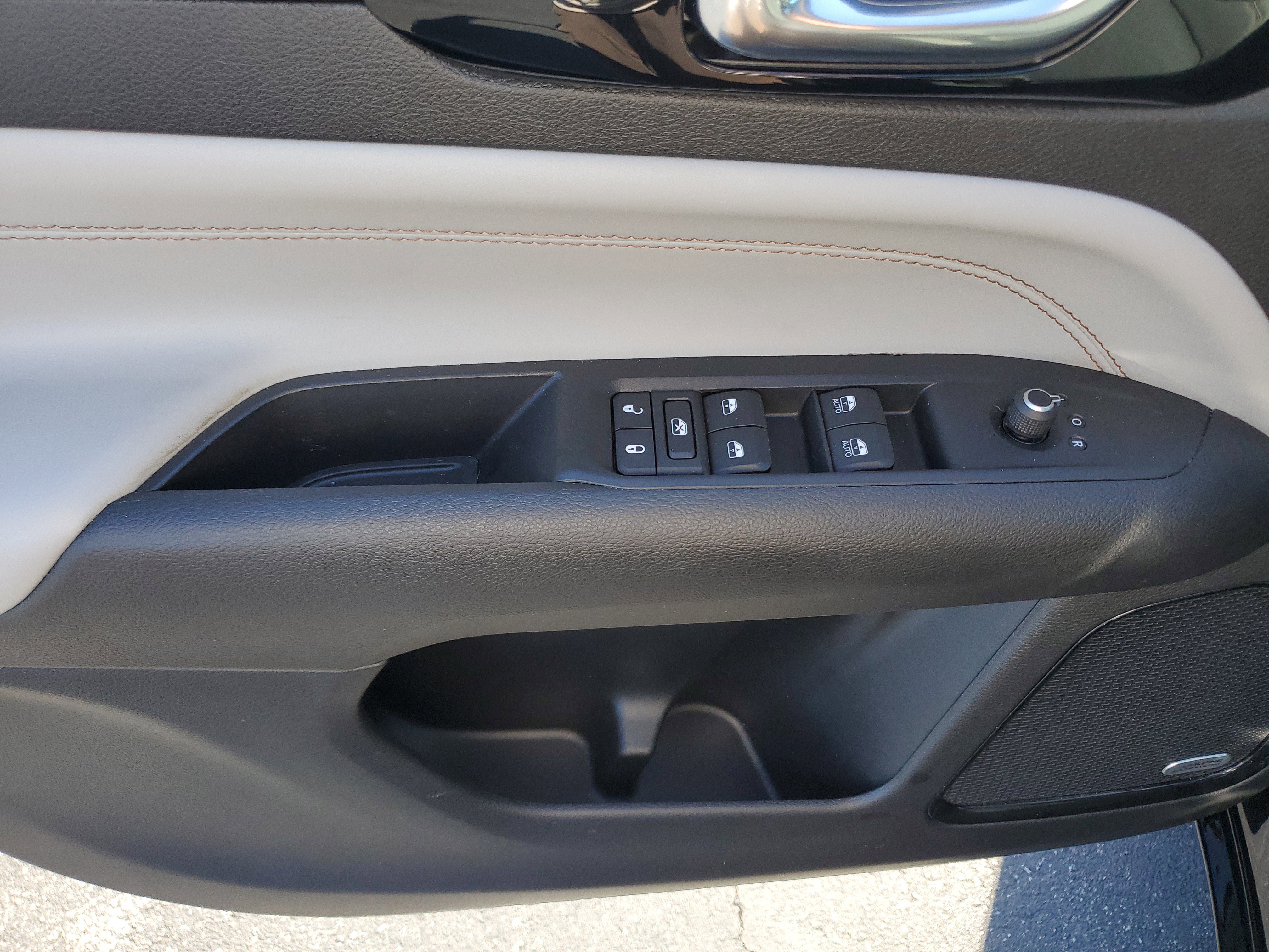 Used 2022 Jeep Compass Limited w/ Elite Group AWD/4WD image 16