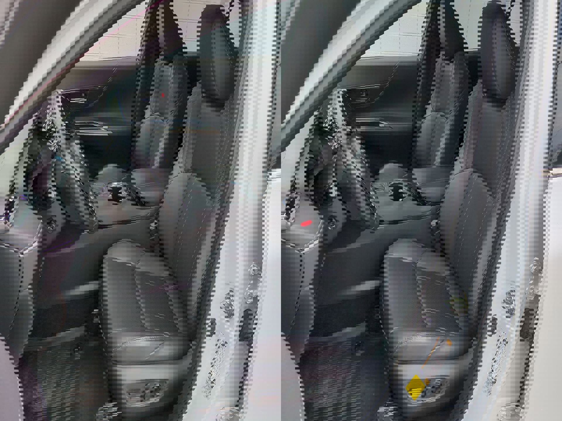 Used 2023 Toyota Venza Limited image 19