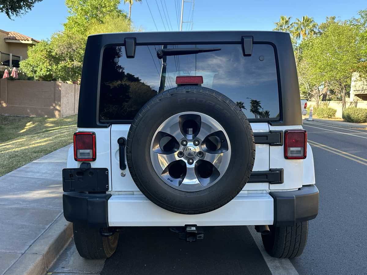 Used 2016 Jeep Wrangler Unlimited Sahara w/ Connectivity Group image 7