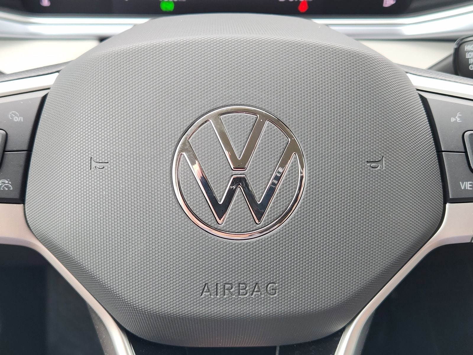 Used 2026 Volkswagen Taos SE AWD/4WD image 38