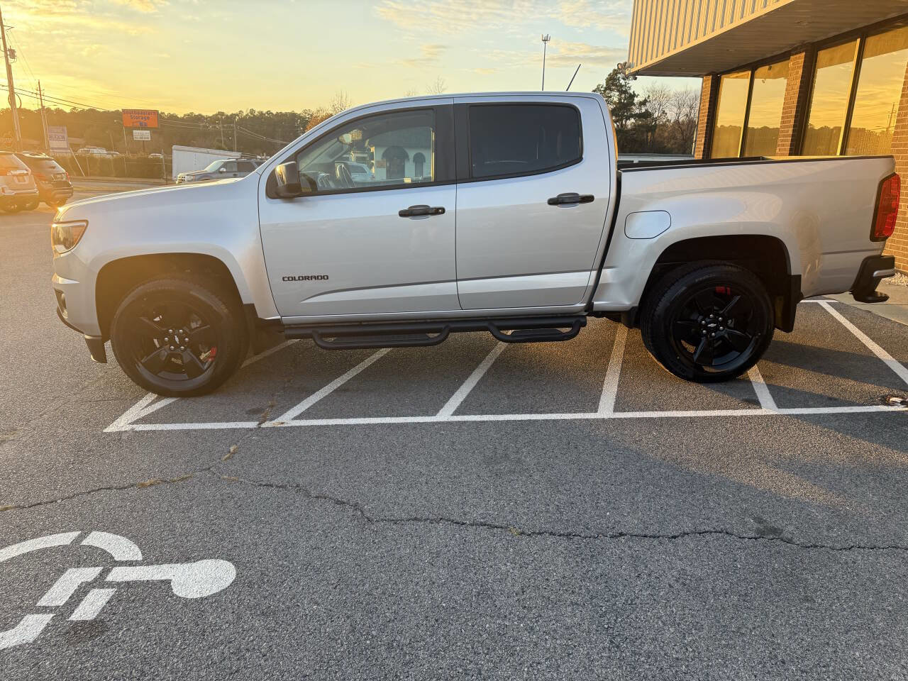 Used 2019 Chevrolet Colorado LT w/ Redline Special Edition image 8