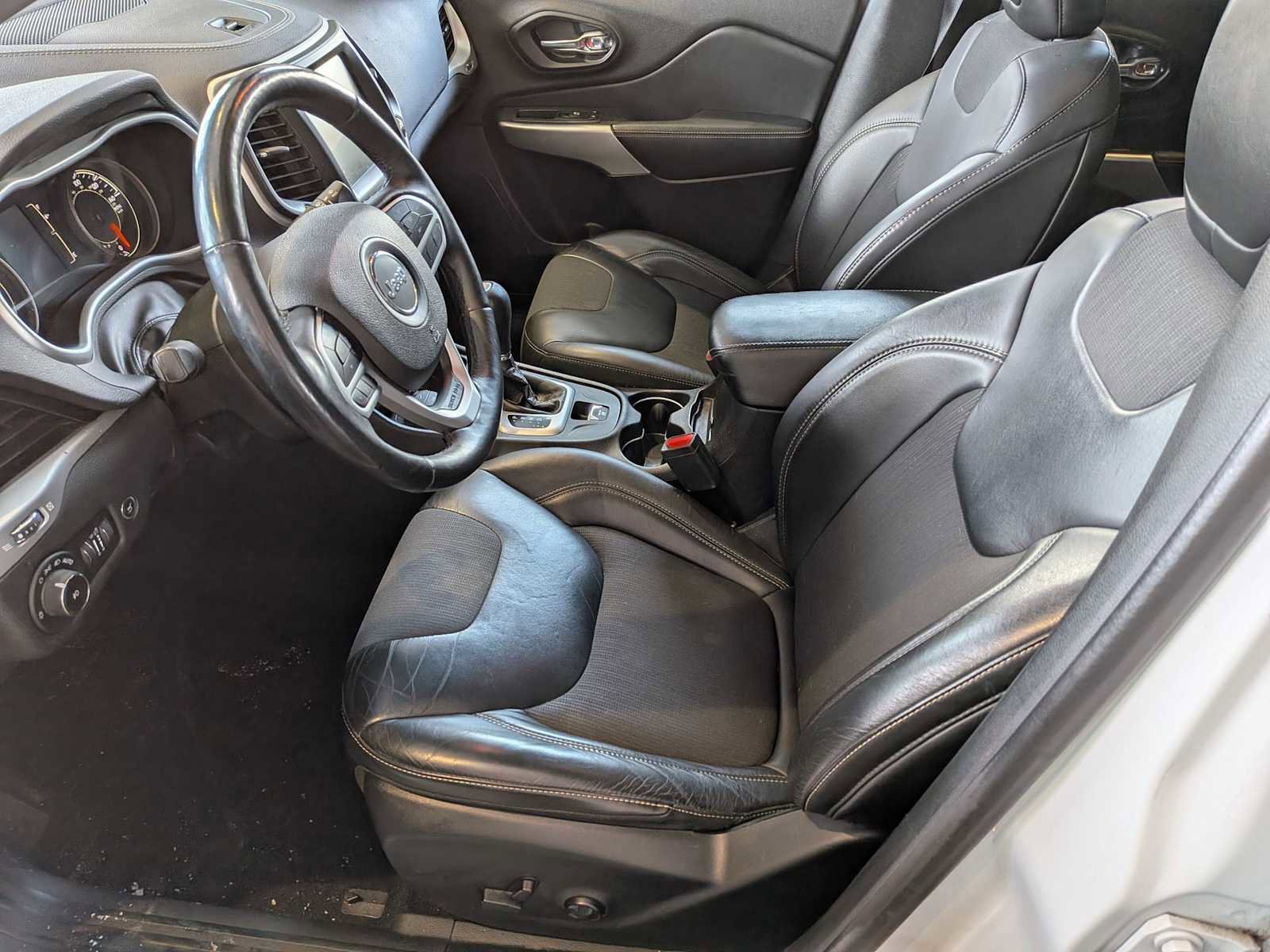 Used 2018 Jeep Cherokee Latitude Plus w/ Comfort/Convenience Group image 15