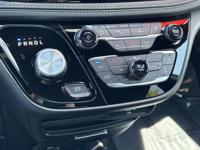 New 2027 Chrysler Pacifica Select FWD image 24