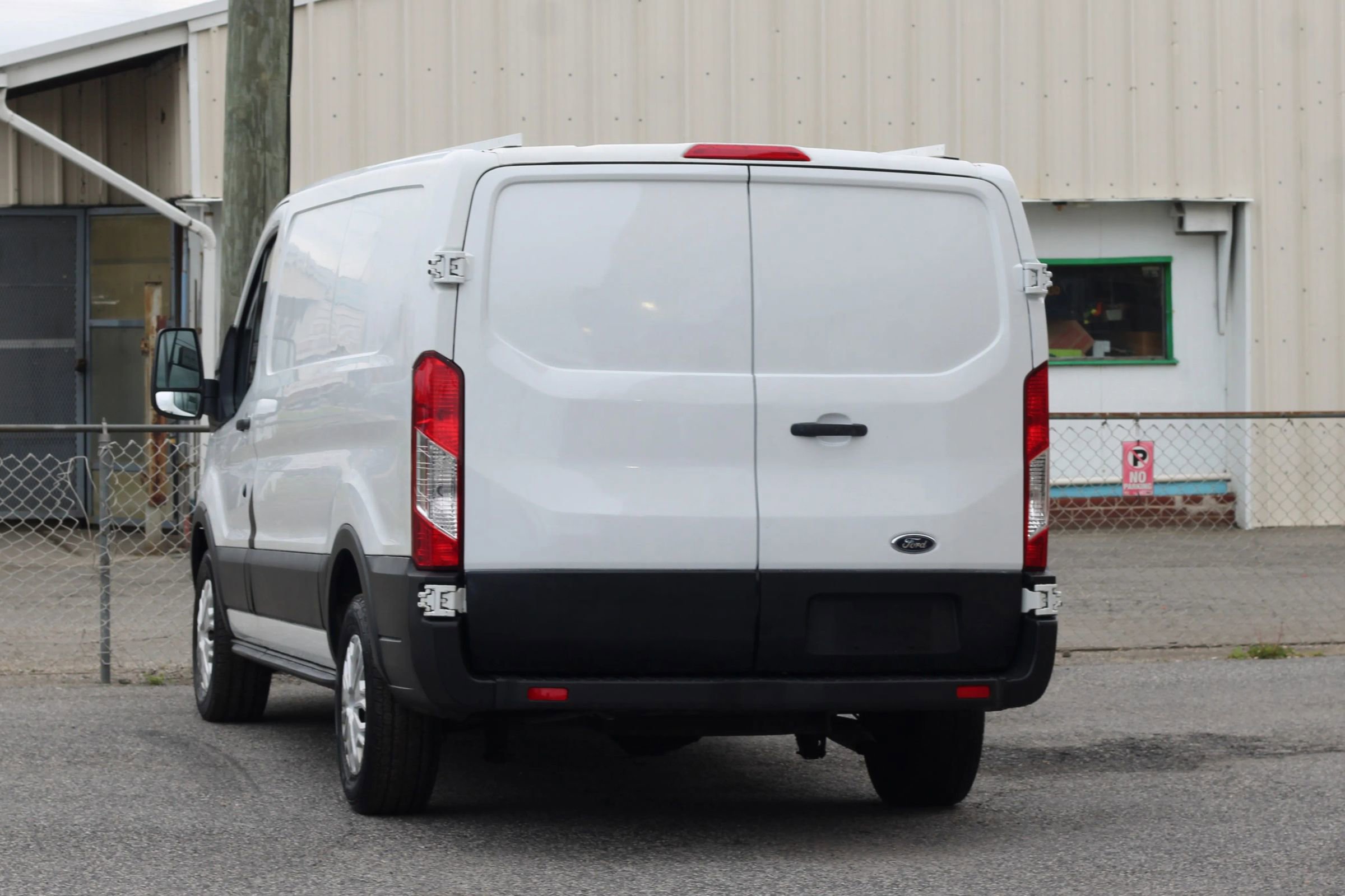 Used 2015 Ford Transit 150 130 Low Roof w/ Exterior Upgrade Package RWD image 6