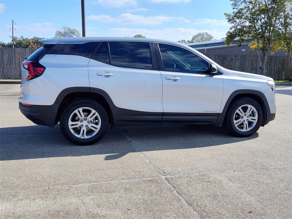 Used 2022 GMC Terrain SLE image 11