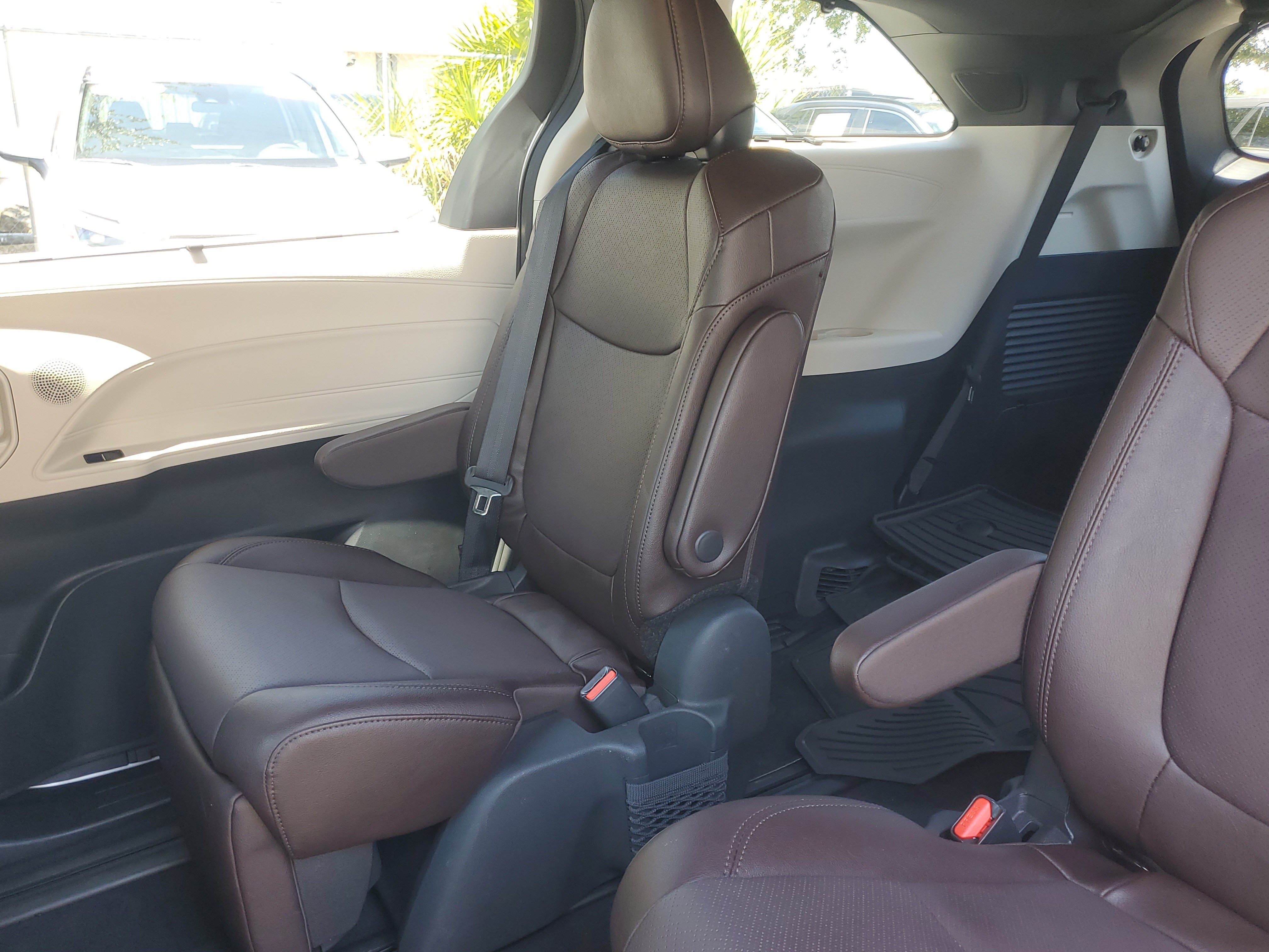 Certified 2023 Toyota Sienna Platinum FWD image 13