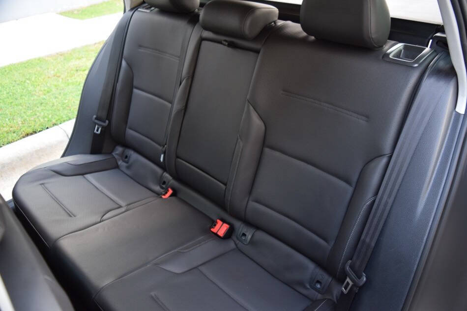 Used 2015 Volkswagen Golf TDI S FWD image 41