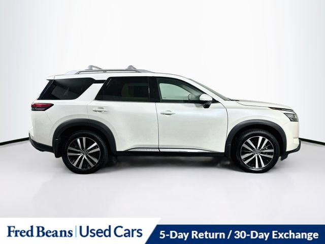 Certified 2024 Nissan Pathfinder Platinum w/ Black Appearance Package AWD/4WD image 11