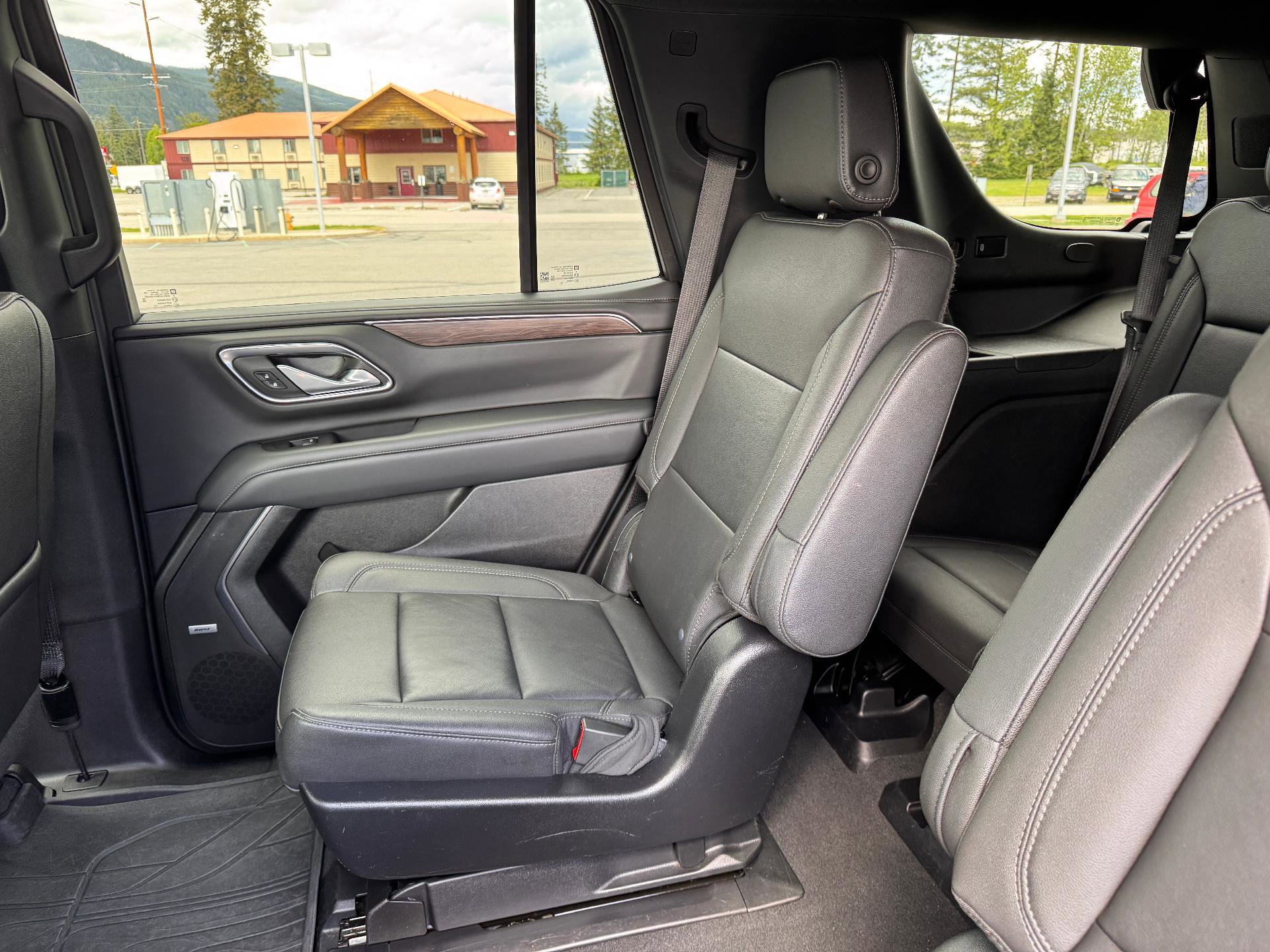 Used 2022 Chevrolet Tahoe Z71 w/ Z71 Off-Road Package AWD/4WD image 16