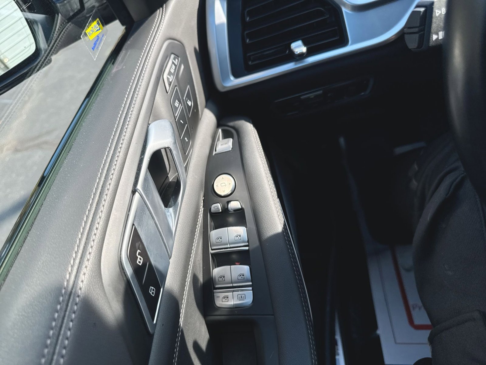 Used 2023 BMW X7 xDrive40i w/ M Sport Package image 9