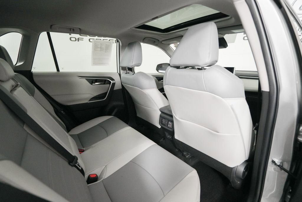 Used 2023 Toyota RAV4 XLE Premium image 18