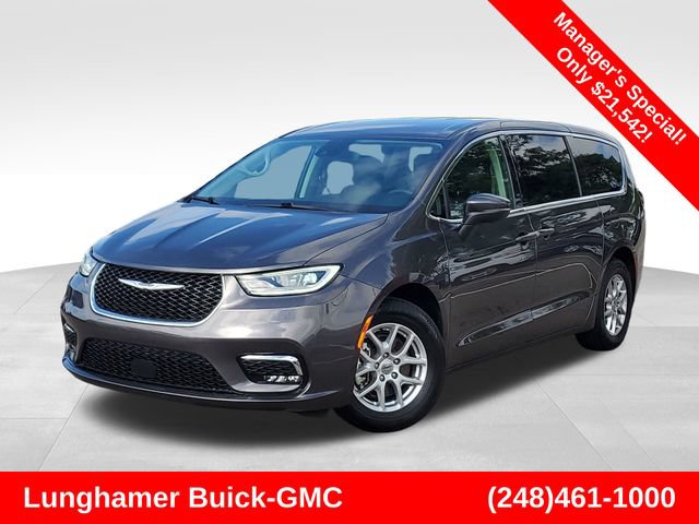 Used 2023 Chrysler Pacifica Touring-L FWD image 1