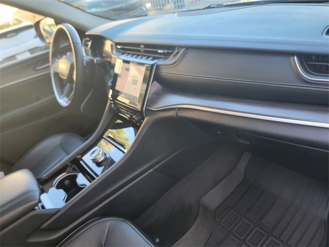 Used 2022 Jeep Grand Cherokee L Limited w/ Black Appearance Package image 22