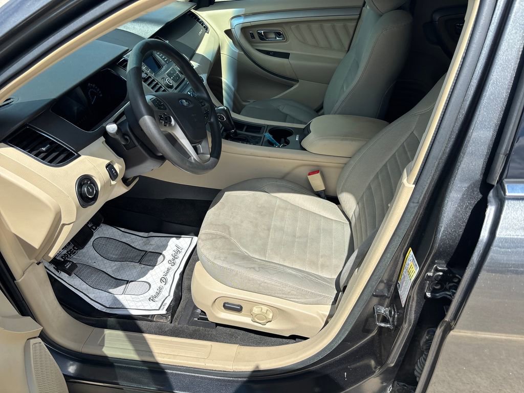 Used 2016 Ford Taurus SE FWD image 10