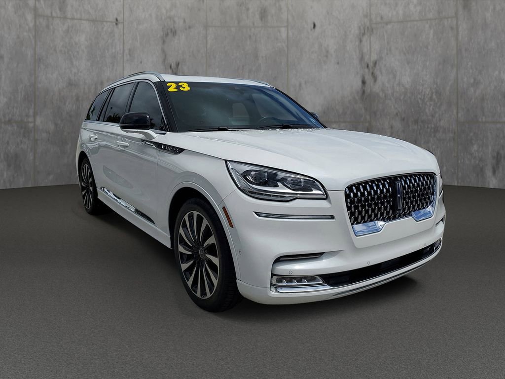 Certified 2023 Lincoln Aviator Black Label Grand Touring w/ Class IV Trailer Tow Package AWD/4WD image 33