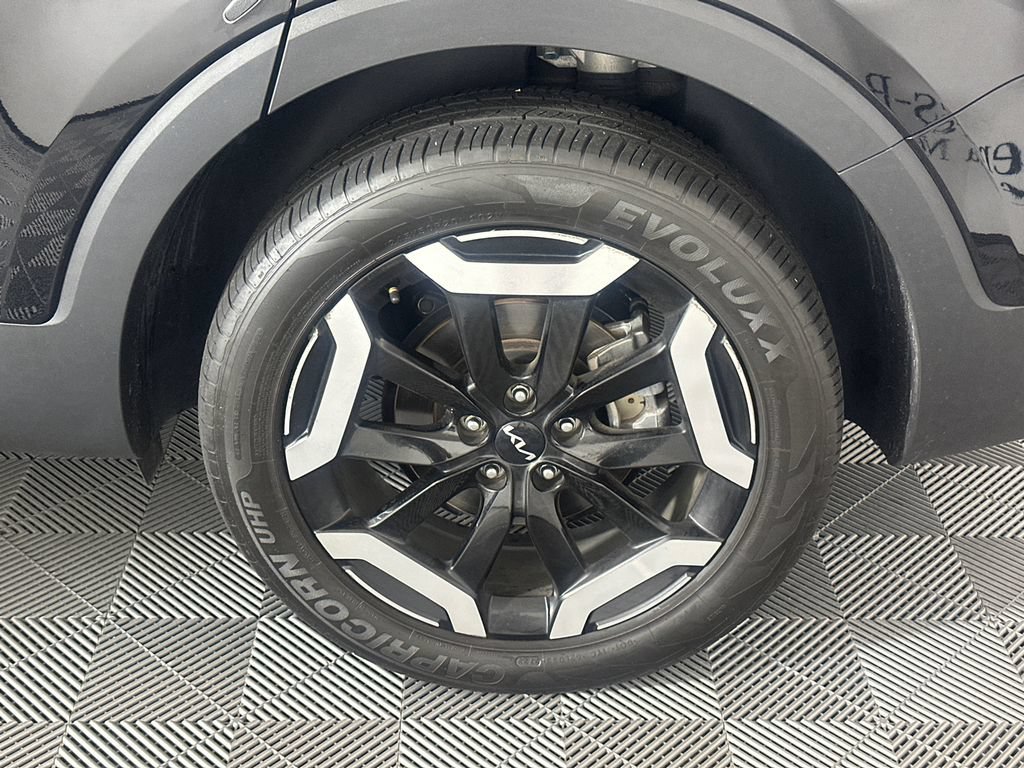 Used 2024 Kia Telluride EX w/ EX Captain's Chair Package FWD image 10