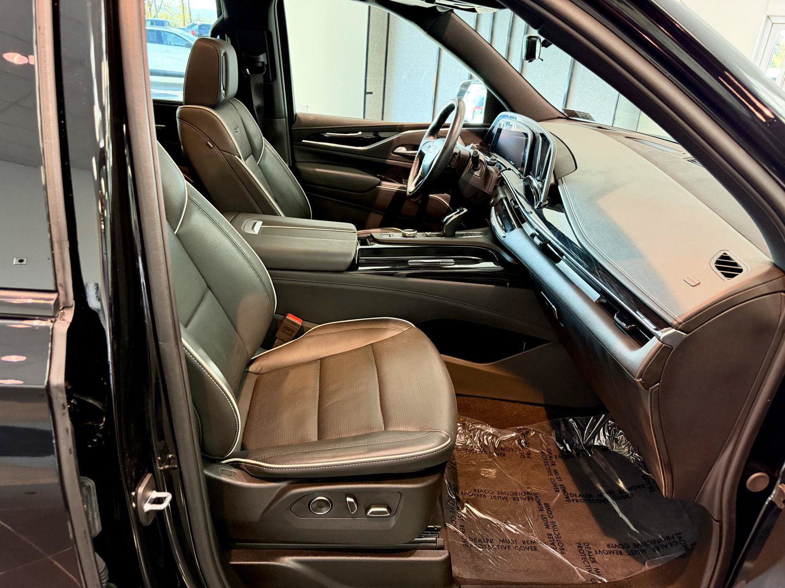 Certified 2024 Cadillac Escalade Sport w/ LPO, ONYX Package AWD/4WD image 34