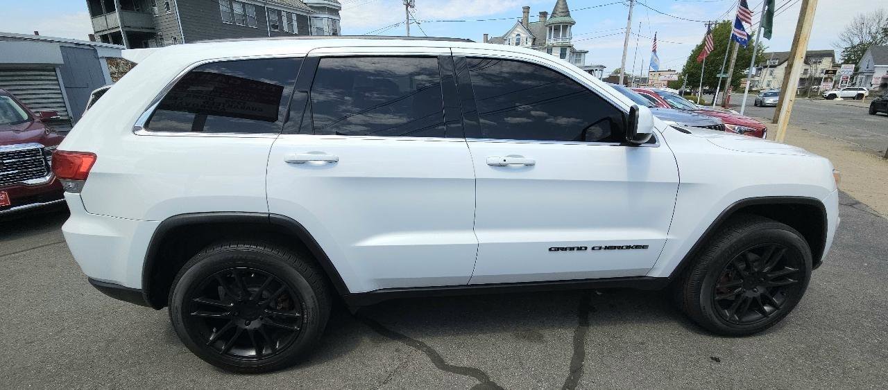 Used 2018 Jeep Grand Cherokee Laredo AWD/4WD image 7