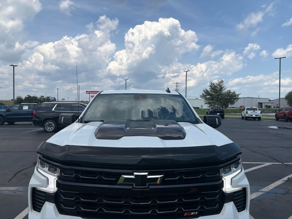 Used 2024 Chevrolet Silverado 1500 LT Trail Boss w/ LT Trail Boss Premium Package AWD/4WD image 3