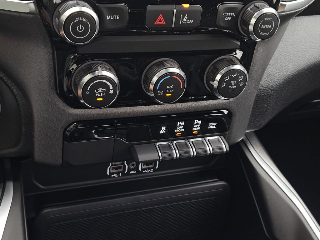 New 2026 RAM 1500 Express AWD/4WD image 19