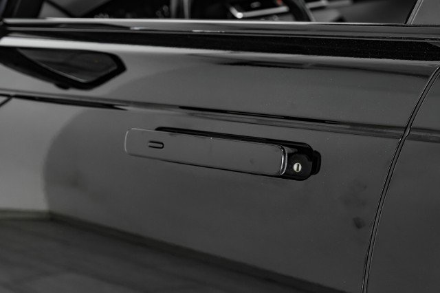 Used 2020 Land Rover Range Rover Velar R-Dynamic S image 39