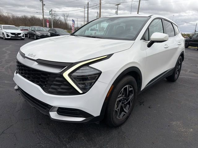 Used 2024 Kia Sportage LX image 3