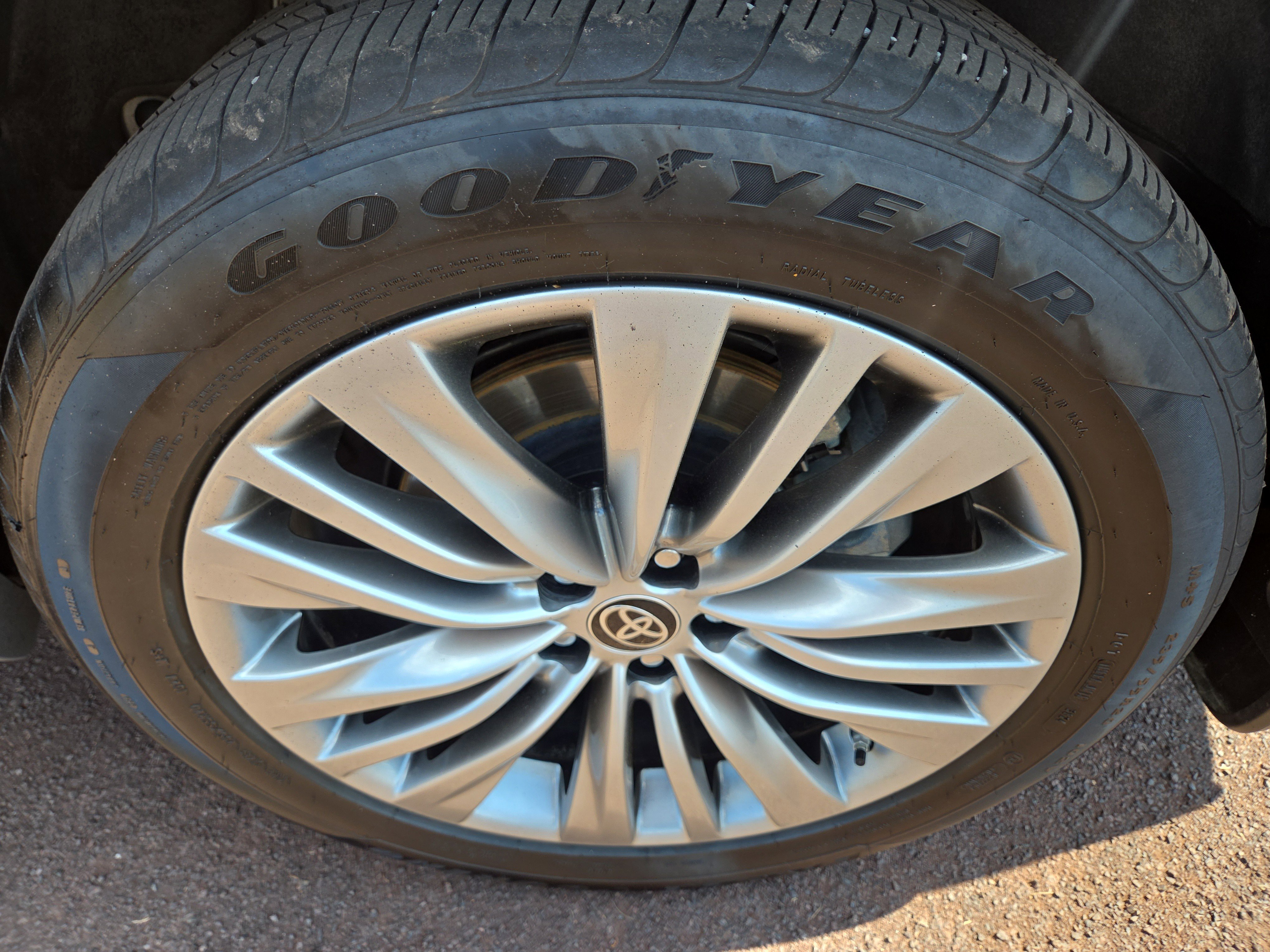 Used 2024 Toyota Highlander Platinum image 11