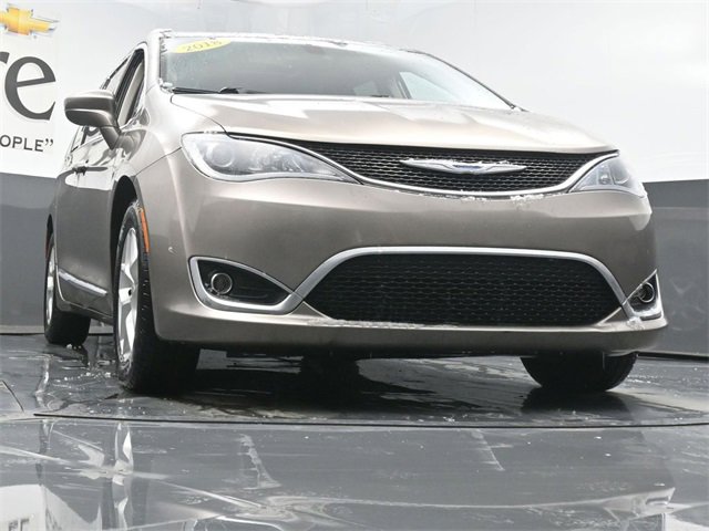 Used 2018 Chrysler Pacifica Touring-L Plus w/ Tire & Wheel Group image 3