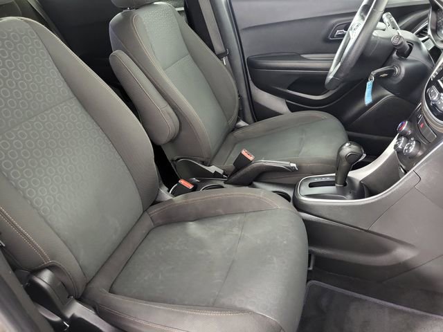 Used 2021 Chevrolet Trax LS w/ Tint and Cruise Package image 13