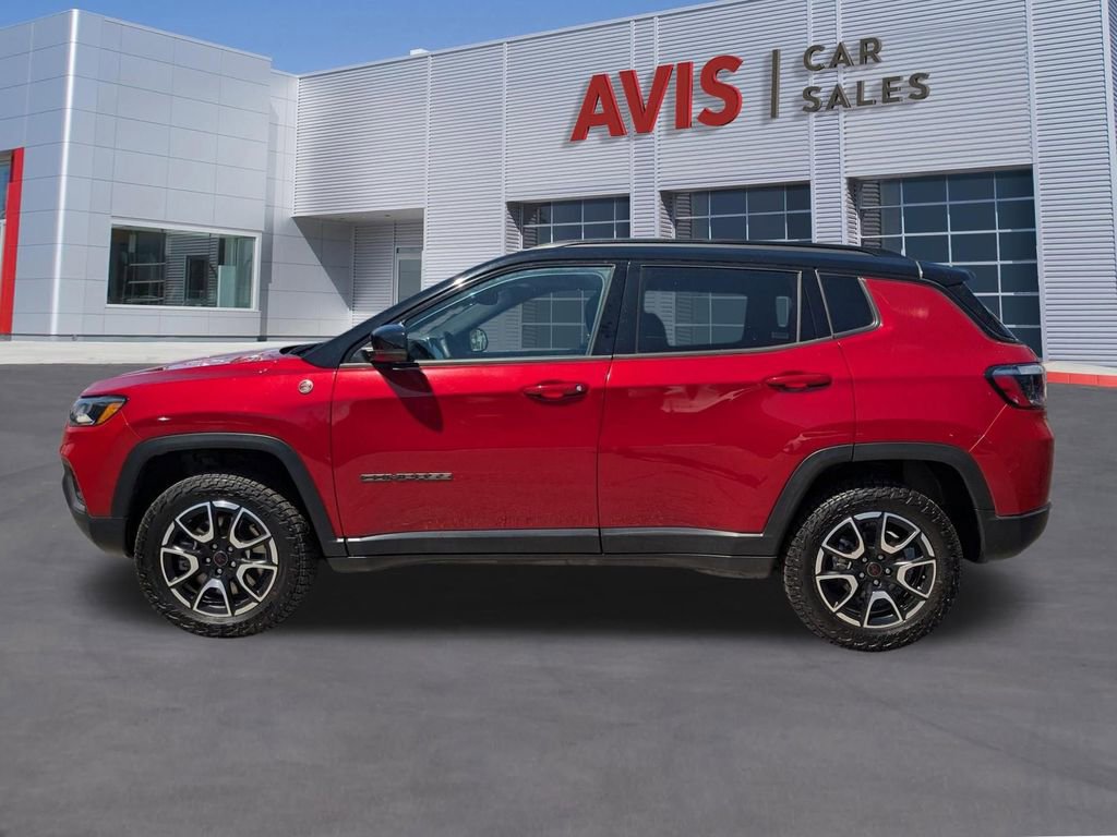 Used 2025 Jeep Compass Trailhawk video 2